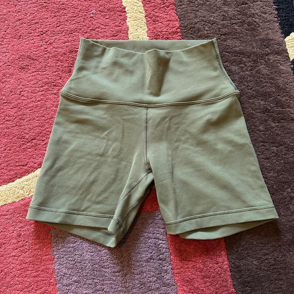 Aritzia golden green biker shorts 5 inch length size 4